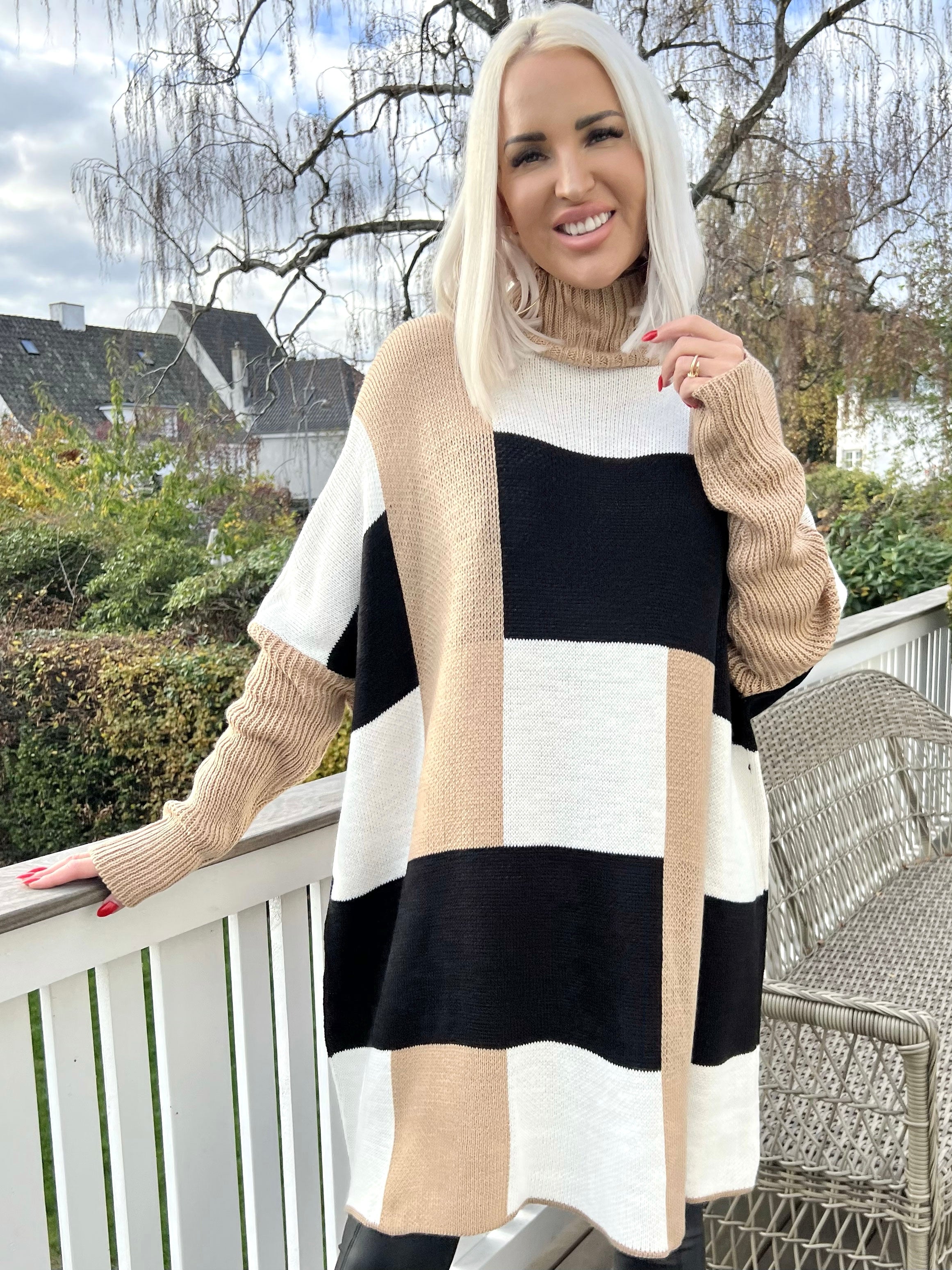 Yulia - Plus size Stickad blus med rutor i vackra färger